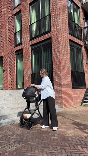 Easy Car Seat Detachment: Simplifying Mom Life