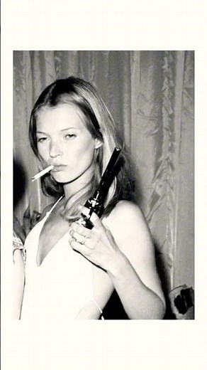 Beauty, Controversy & Fame 🖤 #katemoss #fashion