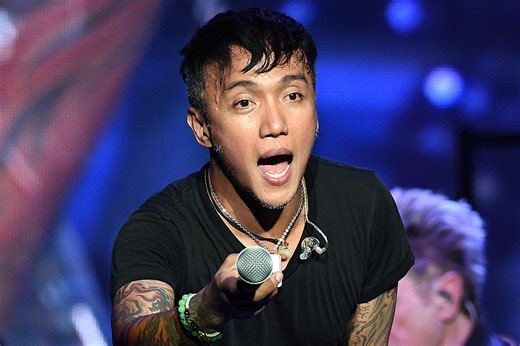 Watch Journey's Don't Stop Believin' Live by Arnel Pineda