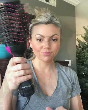 Freshen up Second Day Hair using the Volumizer Blow Dry tool from Revlon and Dry Shampoo