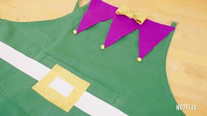 We cooked up a craft for all you aspiring bakers out there! Here’s how to create your own DIY JINGLE JANGLE: A CHRISTMAS JOURNEY apron. | Netflix Family