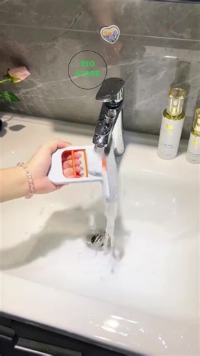 ماسحة الزوايا الذكية تعبت من التنظيف اليدوي وتريد شي عملي وسريع؟ هاي الماسحة الصغيرة راح تسهّل حياتك تمتص المي بسرعة وتنظف الزجاج والمرايات بخطّة وحدة بدون ما تترك أثر خفيفة وتنغسل بسهولة وتكدر تعلقها بأي مكان سعر 3 قطع 15 الف سعر 5 قطع 20 الف سعر 7 قطع 25 الف والتوصيل لجميع المحافظات 5 الف للطلب اضغط على حجز الان | ريو ستور _ Rio Store