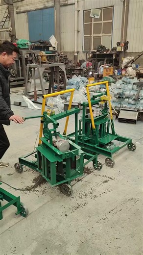 brickmakingmachine#brickmachine #brickmachineautomatic #buildingahouse #hollowbrick