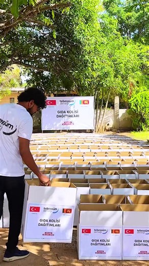 📍Sri Lanka 🇱🇰 - Gıda Dağıtımı Sri Lanka’da ihtiyaç sahibi yüzlerce aileye gıda kumanyası ulaştırarak Ramazan sofralarına misafir oluyoruz. Bir sofrada sizin de payınız olsun, Ramazan’ı birlikte bereketlendirelim. 🌙 Kumanya Bedeli: 1.750 TL Detaylı bilgi için; ☎️ 0216 443 43 31 🌐 www.tebessum.org.tr Hesap Adı: Tebessüm Derneği IBAN: TR23 0021 0000 0002 2693 6000 01 Açıklama: İsim - Telefon - Bağış Türü