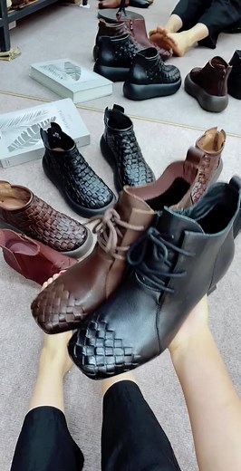 #womanshoesfashion #london #boot #shoe #APHROT