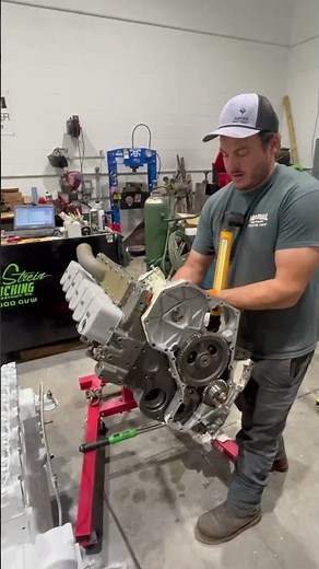 Installing The Rotary Injection Pump On A Cummins 6BT (Lucas CAV/ Delphi DPA) #cummins #dieselpro