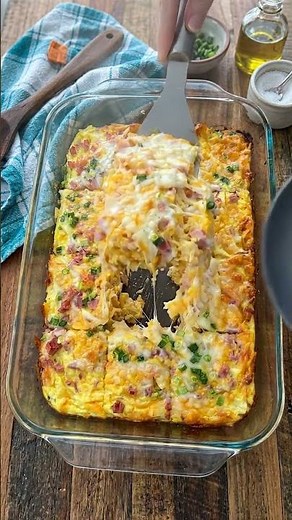 Loaded Baked Ham and Egg Breakfast Casserole #easyrecipes #comfortfood #verahomekitchen #recipe