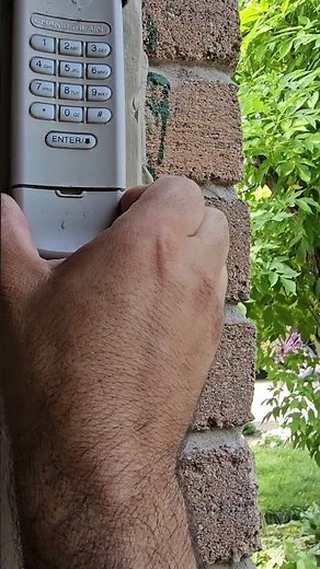 How to change garage door keypad battery