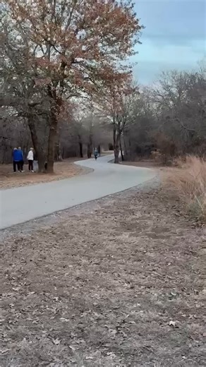 Heather Randolph on Instagram: "Part 5-Final 10k Loop Coming up to the Start/Finish line one last time to head out for the final 10k was super exciting. I just needed to drop my hydration pack and Mimi had my handheld water bottle ready to go. In the process of that exchange I set my phone down on a table in front of me and never picked it back up. 👀 I got about .15mi down and heard my headphones disconnect. I turned around and contemplated going back for it, but I did not want to add the dista