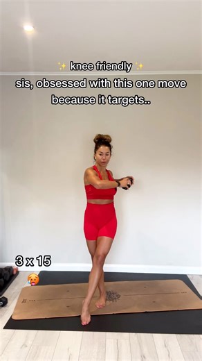 Ladies, mums, eek! Here’s another knee-friendly and I’m totally obsessed with the inner thigh cross over ! 🥵 Remember to exhale as you cross, engage your core, and lift your pelvic floor—! ** add your ankles weights to amp it up 🔥 Yes, @kimmyfit.onlinestudio we’re definitely doing this one in our 2-1-1 method : as the core finisher in the slimming cardio in Thursdays online class ! 😍 This exercise targets: - Inner thighs - Shoulders - Arms - Deep core - Pelvic floor Give it a try and let me k