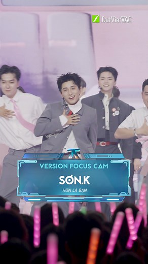 160K views · 8.6K reactions | Visual chói màn hình là đây, hát câu...