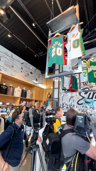 Simply Seattle Opens Second Store with Cal Raleigh