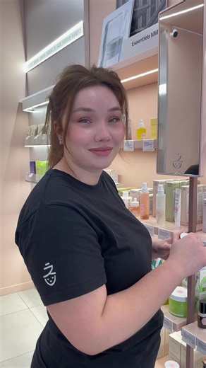 Vous avez commencé le rétinol… mais êtes-vous sûre de bien l’utiliser ? ✨ Le timing, la quantité, les associations… tout compte pour profiter de ses bénéfices sans irriter votre peau. Un bon rétinol, c’est progressivité régularité SPF le matin. Toujours. ☀️ Débutante ou déjà habituée au rétinol ? Dites-nous en commentaire 💬 #miincosmeticsfr #kbeauty #koreanskincare #skincareroutine #selfcare