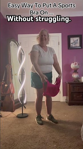 Easy way to put on a sports bra, without struggling. #sportsbra #madeyoulookchallenge