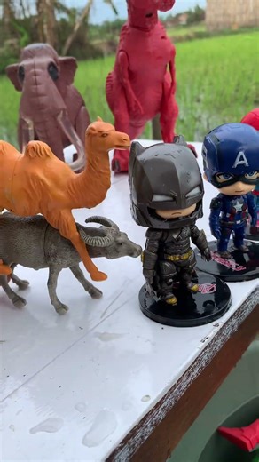 Hunting Marvel's Captain America Vs Ironman , Superhero Batman Vs Thanos