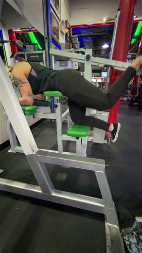 Glute Kickback Machine