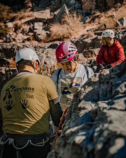 Un recordatorio rápido: fuera de la zona de confort es donde empieza la aventura. El Salto te espera con cañones, naturaleza y un reto que vale la pena. 📍Próximas fechas: 9 y 31 de agosto ¿Te animas? #ElSaltoBC #Cañonismo #AventuraBaja #RetoPersonal #ViveLaAventura #BajaCalifornia #RappelMéxico #SalDeTuZonaDeConfort #ExcursionesBC #NaturalezaMexicana | Baja Excursions