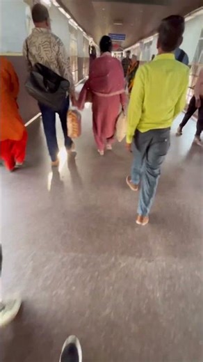 Funny escalator prank😂wait for end 😜 #shorts #comedy #funny #viral #escalator