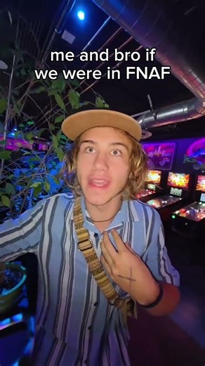 Yo y mi bro en FNAF || #fnaf #fivenightsatfreddys #shorts #memes #humor #parody
