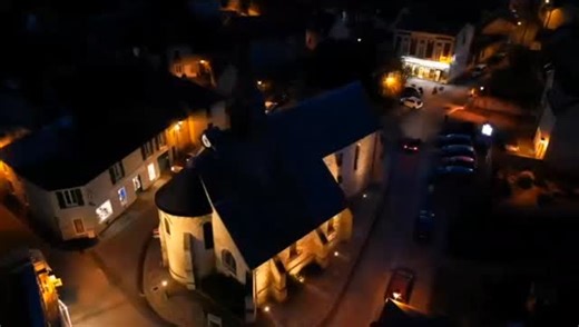 📣📣📣 Mesdames et Messieurs, voici l'église Notre-Dame d'Orry-la-Ville désormais mise en lumière. ✨😍 | Nathanaël Rosenfeld