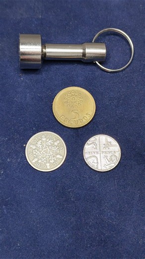 5 Escudos vs 1929 Sixpence vs 2012 5p 🧲 Magnet Test! 🪙🔥