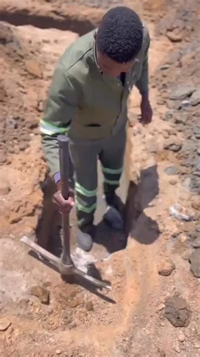 🏡 PLOT & PLAN FOR SALE — SWAKOPMUND OCEAN VIEW & MILE 4 🌊✨ Live the coastal dream in the prestige of Swakopmund Ocean View and Mile 4! This modern Plot & Plan offers comfort, quality, and a layout designed for true family living: • Price: N$2.8 Million — Transfer & Bond Costs Inclusive 💎 • Erf Size: 600 m² • Main Dwelling: 200 m² • Backyard Flat: 40 m² • Total Under Roof: 240 m² • Bedrooms: 3 spacious bedrooms 🛏️ • Bathrooms: 2 toilets 🚽 • Kitchen: Open-plan kitchen with scullery 🍳 • Garag