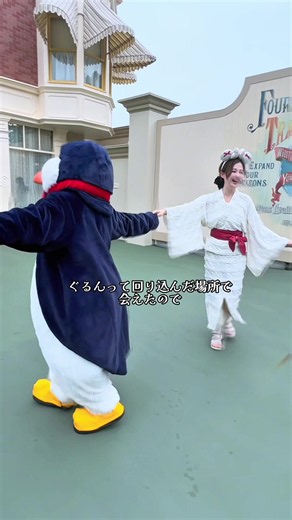 ペンギンウェイターグリーティング🐧 イーストサイドカフェをぐるんと裏に回った場所で会えたよ！！ #メリーポピンズ