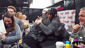 Reencontro dos irmãos Dixon (Norman Reedus e Michael Rooker) na Walker Stalker Con Philadelphia.