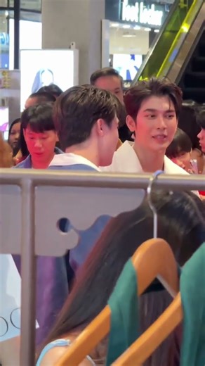 Talkative boys ✌😎 #mewsuppasit #friends #mew #mewlions #alwaysmew #trending #shorts #mew#yt #popular