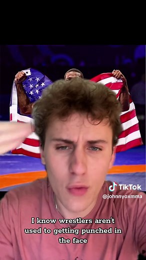 Who wins? Boxer vs Wrestler #boxervswrestler #wrestlervsboxer #streetfight #boxingfight #wrestlersoftiktok