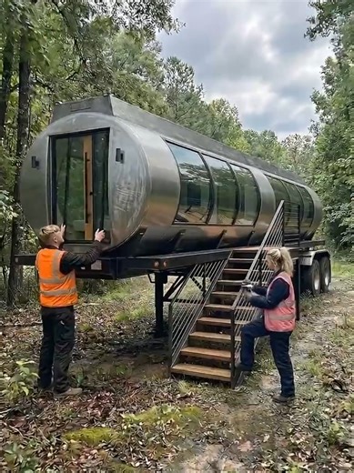 We found an abandoned rusty tank trailer in the woods and decided to turn it into a modern glass cabin on wheels. Step by step, we cleaned out the interior, removed the rust, sealed and reinforced the shell, cut in panoramic windows, painted the space, and built a bright minimalist interior with a kitchen, seating area, and a cozy bed.