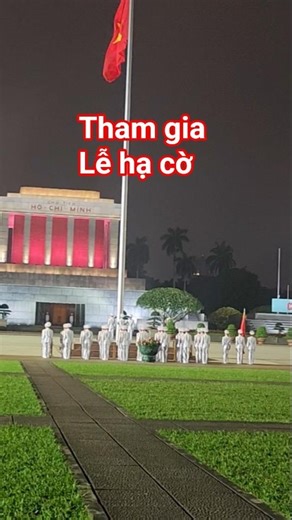 Lần đầu tiên tham gia lễ hạ cờ