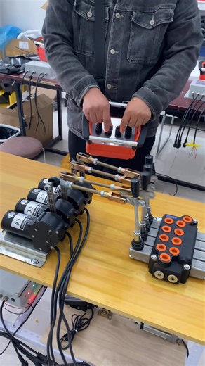 4/5/6/8-way wireless remote controller is used for cranes, hydraulic manipulator wireless proportional remote controller and excavator wireless remote controller, with good micro-motion, simple installation, #crane #cranetruck #cranes #craneoperator #cranelove #cranework #cranelife #cranesafety #craneindia #driver #reels #viralreels #tata #hitachi #ashokleyland #volvo #volvotrucks #icb #Fassi #Palfinger #HMF #Effer #PM #UNIC #transport #hydraulic #vinc #kren #remotecontrolcraneoperator | Crane r