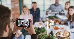Here's The Truth About Whether Or Not It's OK To Keep In Touch With Your Ex's Family