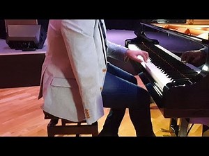 Meet The World's Only One-Handed Pianist