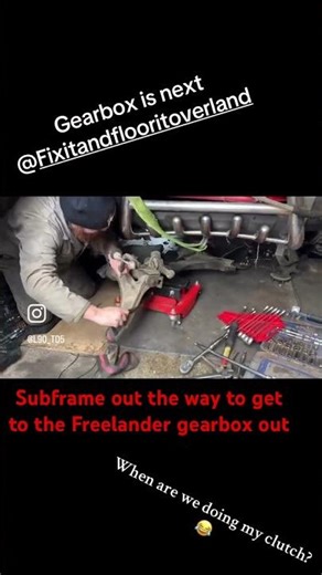 Out comes the subframe and gearbox of “Gabby Gabby”the Freelander #landrover #mobilemechanic #4x4