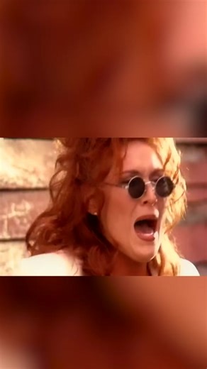 So much fun celebrating the No. 1 anniversary of “I’m Alright” by rewatching the music video 💜!! What’s your favorite part? #jodeemessina #imalright #countrymusic #philvassar #musicvideo #numberone
