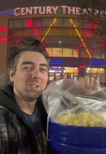 Happy Popcorn Day! Bringing my @Lowe’s Bucket to Fill With Popcorn at @Cinemark #popcornday#popcorndaypopcornbucket #cinemark #lowes