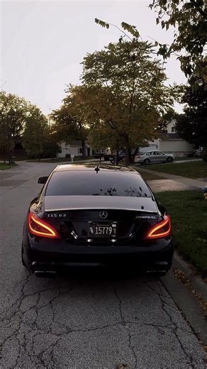 🔴 𝔻𝟚𝟚 ⚫️ on Instagram: "Big Body BENZO 🖤 • • • #vibes #energy #mood #nightdrive #presence"