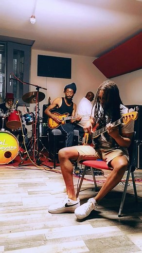 ✈️💜 The Reggae Road Map 💙✈️ #london #reggae #music #FeelGoodvibrations New Music Out Now Drums: Rim Bim Bass: AJ Guitar: Gyasi Piano: Clevie https://youtu.be/P2bnbrS5NA0?si=_t5lnSLl5_UqjR8d | Royal Sounds