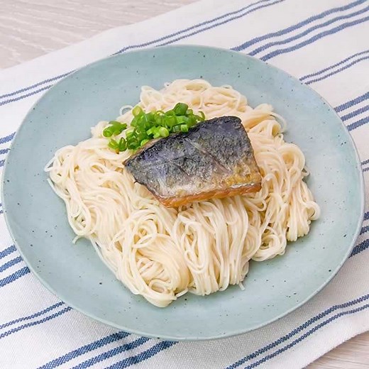 旨味を堪能♪ 焼き鯖(さば)そうめんのレシピ動画・作り方 | デリッシュキッチン