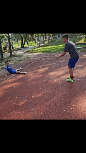 Piotr Olo Coach - Influencer Polska on Instagram: "Destroyed in 3 seconds⚡️🙉⚡️ Ball directional reception ⚽️ #trenerdryblingu #football #skills #mekkastreet #433kids #ohmygoal #pannahouse #godisgood❤️"
