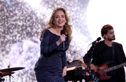 Adele celebrates 'full circle' moment with Celine Dion