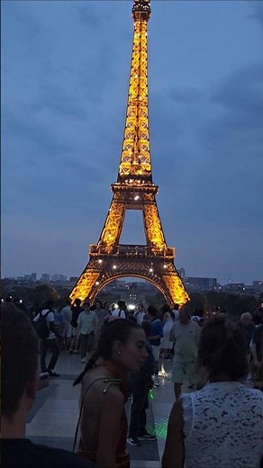 Eiffel Tower Light Show at Night | Sparkling Paris in 4K #shorts #eiffeltower #eiffeltoweratnight