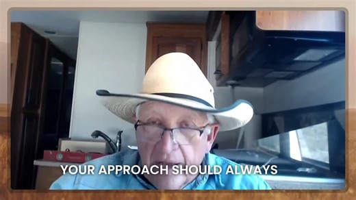Want to socialize your mule to new people the right way? Even the smartest, kindest mules can be shy around strangers. The key is in how people approach and interact. ✅ Always approach from the shoulder, not the face ✅ Avoid petting the nose or head ✅ Use a Come-A-Long hitch for safety and control ✅ Let people scratch the shoulder only Remember, mules are wired for a pecking order. A nose-to-nose approach feels like a challenge—not a friendly hello. Start at the shoulder. Build trust. Keep every