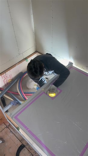 クラフター河西、床レベル、位置だしてからの排水接続中、木造現場です #建設業 #ユニットバス #リノベーション