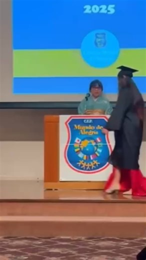 Izabella, hoje celebramos muito mais do que o fim do 3º ano. Celebramos cada esforço, cada desafio vencido, cada dia em que você acreditou em si mesma mesmo quando parecia difícil. Você cresceu, aprendeu, amadureceu e mostrou que é capaz de ir muito além do que imagina. Temos um orgulho imenso da pessoa linda, forte e determinada que você está se tornando. Que essa formatura seja apenas o começo de uma caminhada cheia de sonhos realizados, conquistas e felicidade. Nunca deixe de acreditar em voc