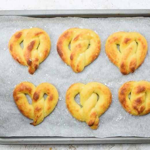 Chewy, soft Keto pretzels that taste just as good as the real thing - only without the carb load! Get the recipe >> https://sugarfreelondoner.com/genius-grain-free-pretzels/ | Sugar Free Londoner - Low Carb Recipes