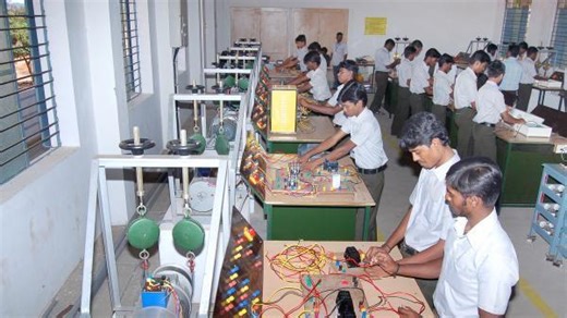 இனி பிளஸ் 2 காமர்ஸ் மாணவர்களும், டிப்ளமோ படிக்கலாம்.. நேரடியாக 2ஆம் ஆண்டில் சேரலாம்..!