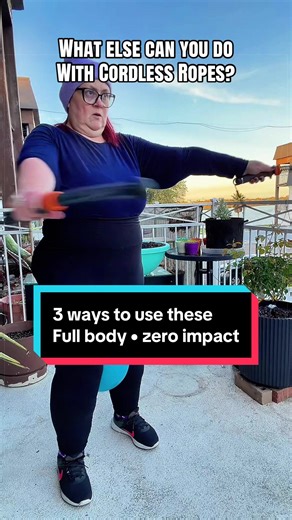 Cordless battle ropes workout at home 💥 3 ways to use these: ✔️ crossbody waves (core coordination) ✔️ power circles (shoulders control) ✔️ power chops (full body burn) No gym. No anchor. Full body. Zero impact. Perfect for beginners, chronic pain, or anyone who needs a joint-friendly workout. Start where you are. 💪 #battlecords #battleworkout #homeworkout #lowimpactworkout #chronicpainfitness . . . cordless battle ropes, at home workout, low impact full body workout, zero impact cardio, begin